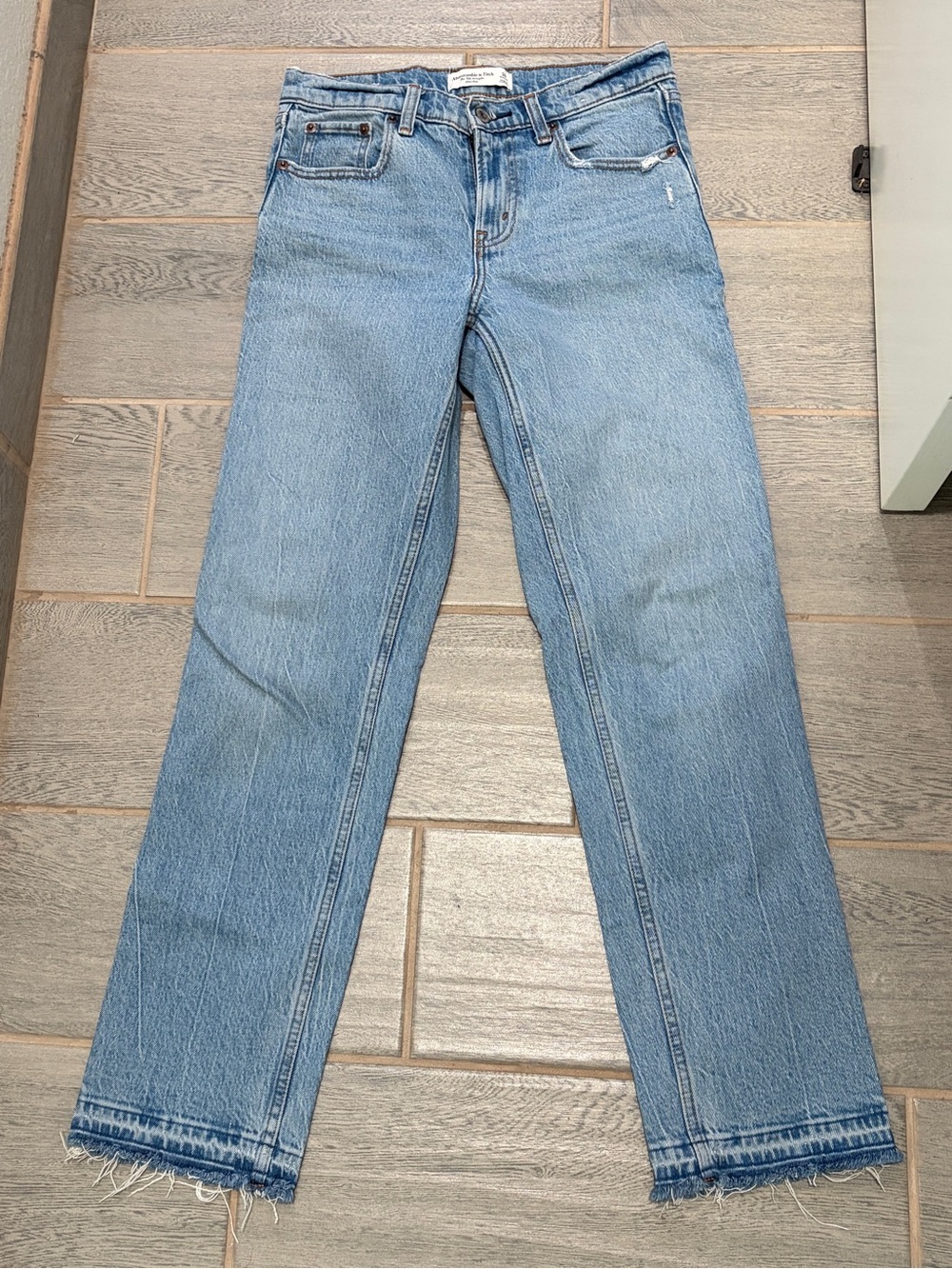 Abercrombie & Fitch the 90s Straight Mid Rise jeans